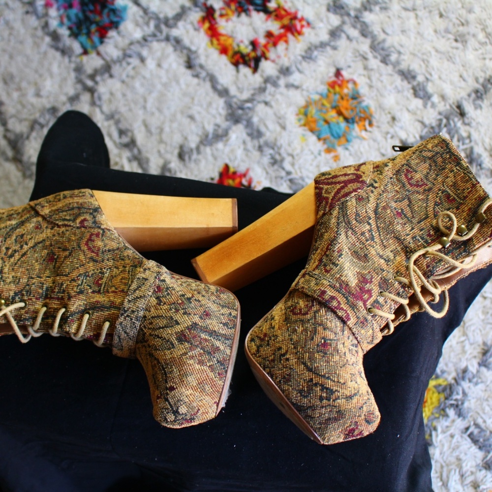 Steve Madden Paisley Tapestry Platform Boot 8.5